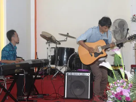 Penampilan musisi Ahe